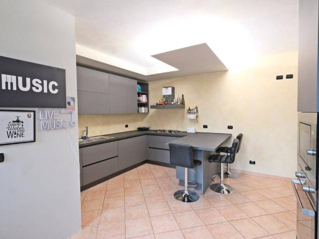 Appartamento in vendita a Villafranca Di Verona, Veneto