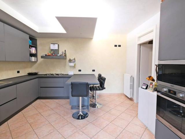 Appartamento in vendita a Villafranca Di Verona, Veneto