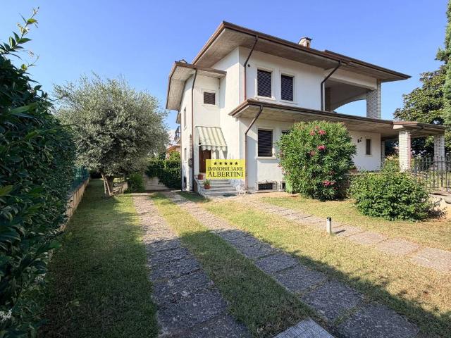 Appartamento in vendita a Siena, Villafranca Di Verona