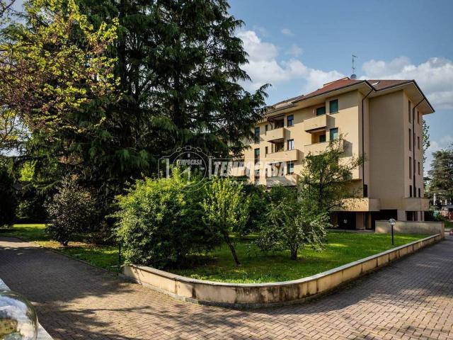 Appartamento in vendita a Villasanta, Lombardia