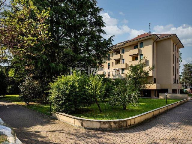 Appartamento in vendita a Villasanta, Lombardia