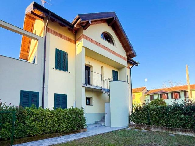 Appartamento in vendita a Vimercate, Lombardia