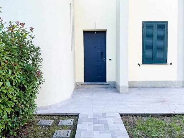 Appartamento in vendita a Vimercate, Lombardia