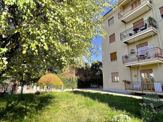 Appartamento in vendita a Vimercate, Lombardia