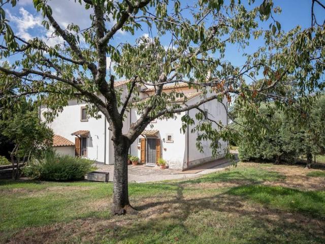 Villa Indipendente in vendita a Viterbo, Lazio