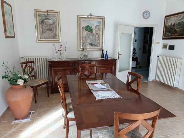 Appartamento in vendita a Cappuccini, Viterbo