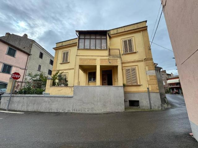 Villa Indipendente in vendita a Viterbo, Lazio