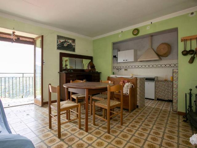 Appartamento in vendita a Vobbia, Liguria