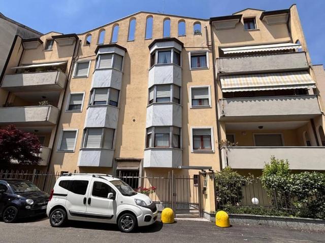 Appartamento in vendita a Voghera, Lombardia