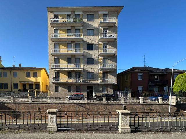Appartamento in vendita a Voghera, Lombardia