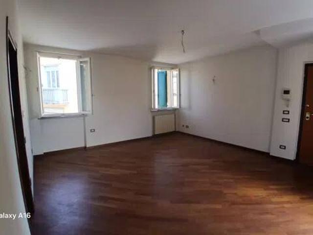 Appartamento in vendita a Voghera, Lombardia