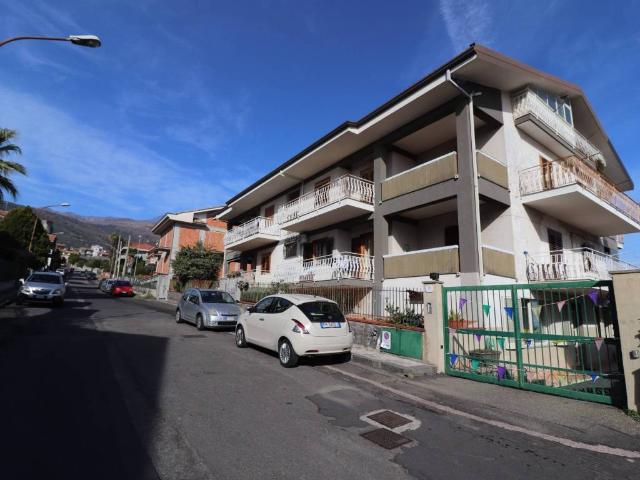 Appartamento in vendita a Zafferana Etnea, Catania