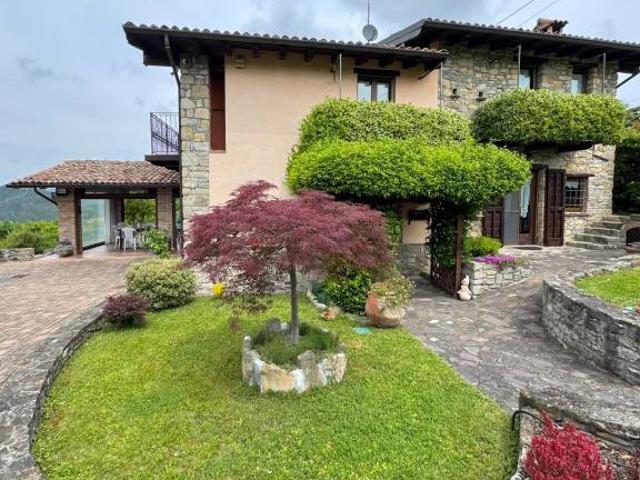 Villa Indipendente in vendita a Zavattarello, Lombardia