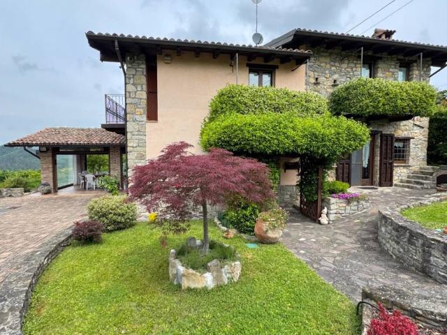 Villa Indipendente in vendita a Zavattarello, Lombardia