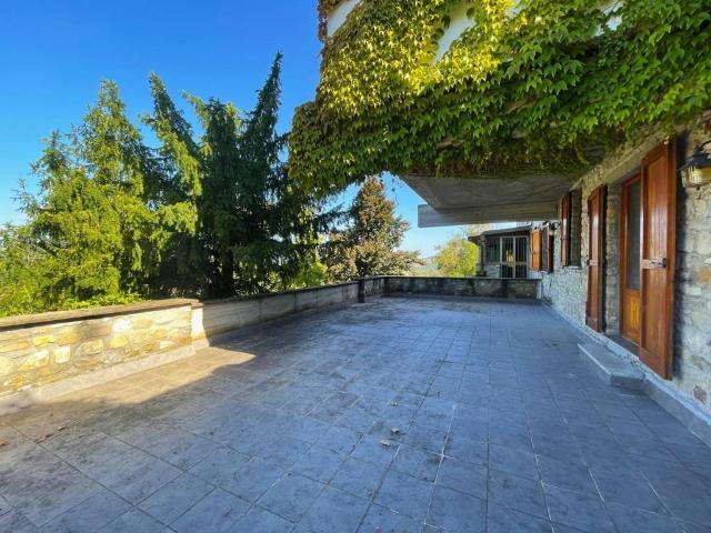 Appartamento in vendita a Zavattarello, Lombardia