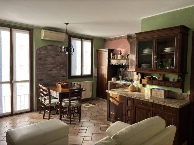 Appartamento in vendita a Zeccone, Lombardia