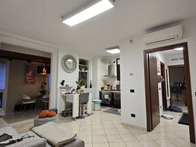 Appartamento in vendita a Zeccone, Lombardia