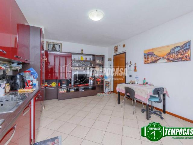 Appartamento in vendita a Zerbolò, Lombardia