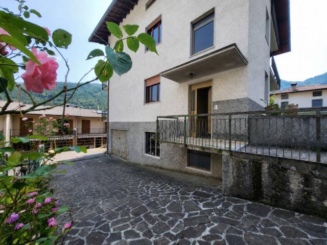 Appartamento in vendita a Comunità Montana della Valle Brembana, Zogno
