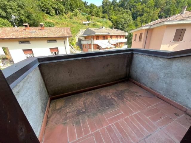 Appartamento in vendita a Comunità Montana della Valle Brembana, Zogno