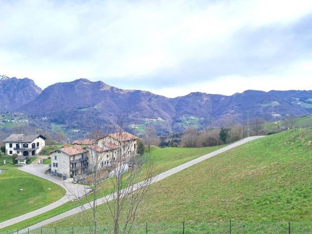Appartamento in vendita a Comunità Montana della Valle Brembana, Zogno