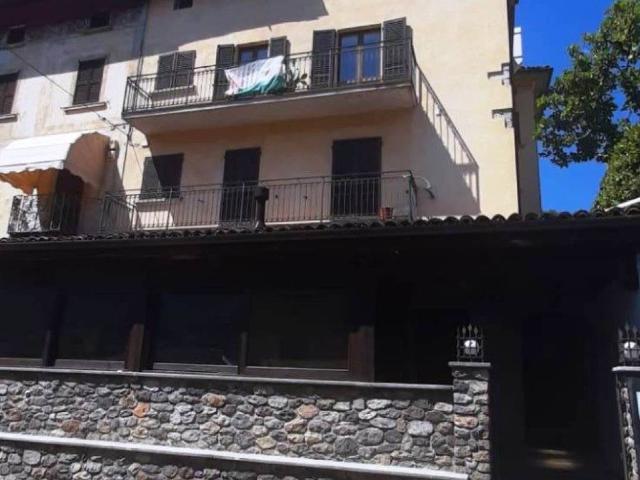 Appartamento in vendita a Comunità Montana della Valle Brembana, Zogno