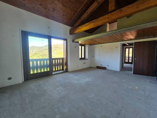 Appartamento in vendita a Comunità Montana della Valle Brembana, Zogno