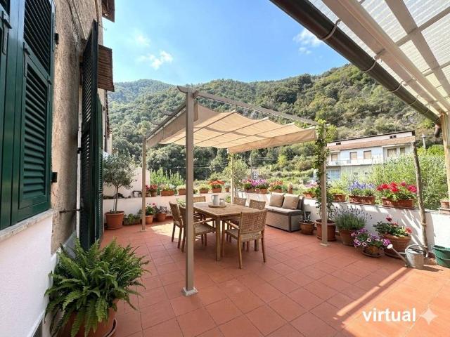 Appartamento in vendita a Zuccarello, Liguria