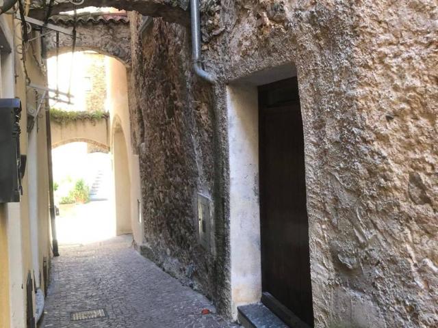 Appartamento in vendita a Zuccarello, Liguria