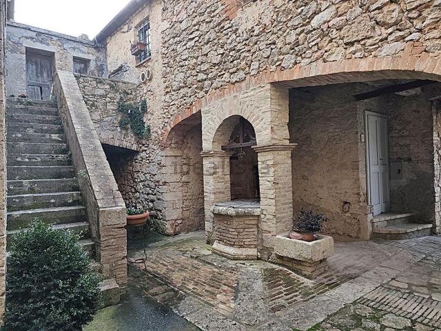 Appartamento in vendita a Baschi, Umbria