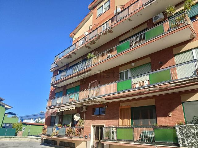 Appartamento in vendita a Torre La Felce, Latina