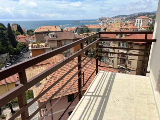 Appartamento in vendita a Imperia, Liguria