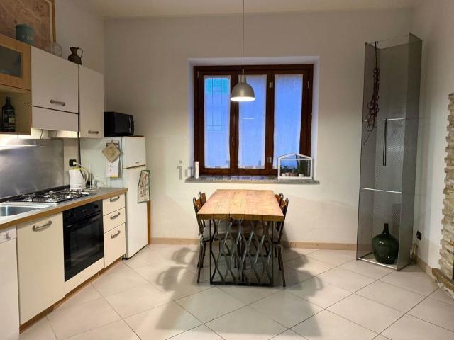 Appartamento in vendita a Mercallo, Lombardia