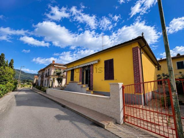 Appartamento in vendita a Bivio Di Ravi, Toscana