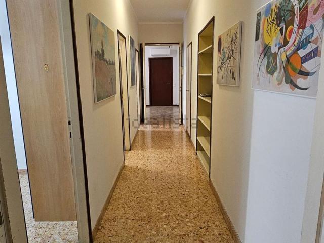 Appartamento in vendita a Parma Centro, Parma