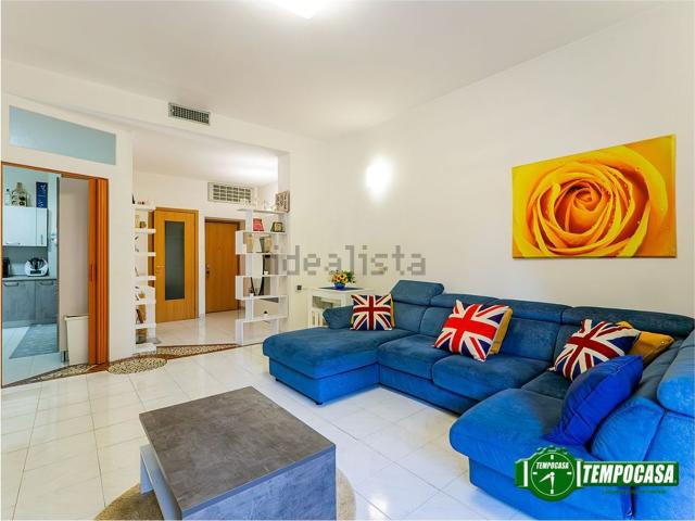 Appartamento in vendita a Carugate, Lombardia