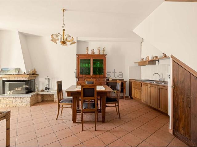 Appartamento in vendita a Argegno, Lombardia