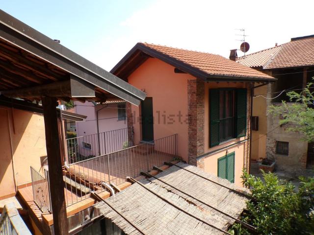 Appartamento in vendita a Comabbio, Lombardia