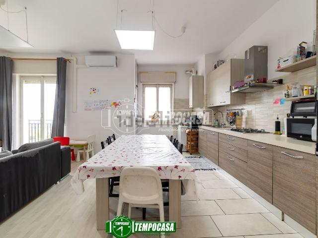 Appartamento in vendita a Cavenago Brianza, Lombardia