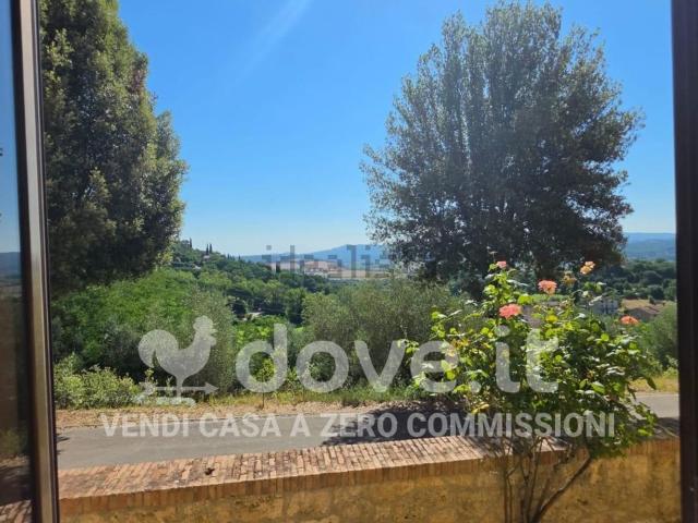 Appartamento in vendita a Chiusi Città, Toscana