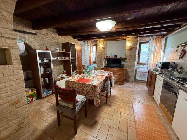 Appartamento in vendita a Tirassegno, Marche