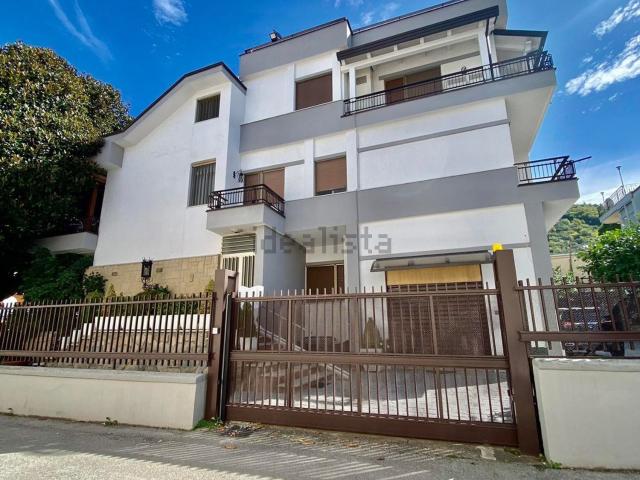 Appartamento in vendita a Roccapiemonte, Campania
