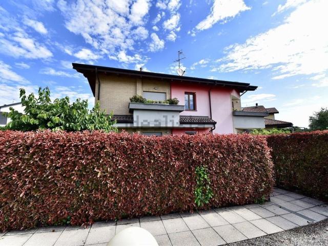Appartamento in vendita a Uboldo, Lombardia