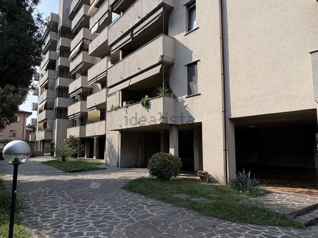 Appartamento in vendita a Nova Milanese, Monza e della Brianza