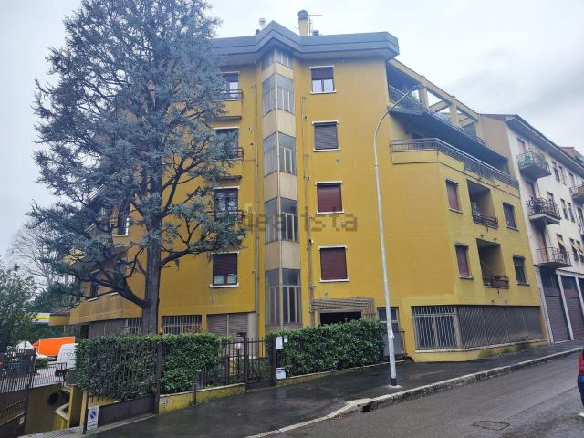 Appartamento in vendita a Oltresempione, Legnano