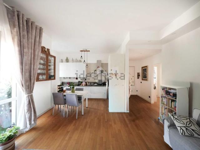 Appartamento in vendita a Biassono, Lombardia