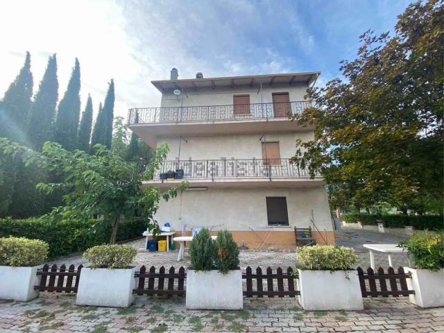 Appartamento in vendita a Fossato Di Vico, Umbria