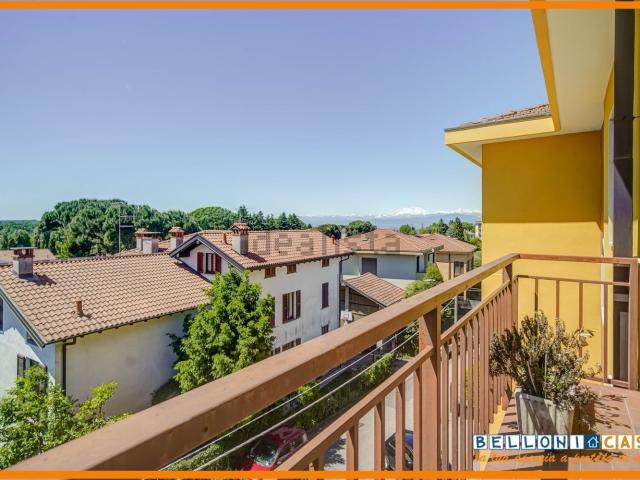 Appartamento in vendita a Varese, Lombardia