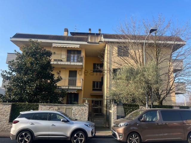 Appartamento in vendita a Macherio, Lombardia