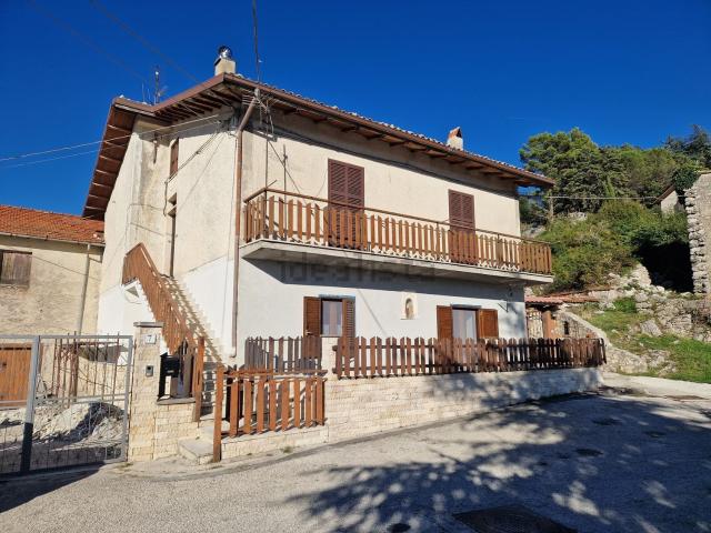 Appartamento in vendita a Pereto, Abruzzo